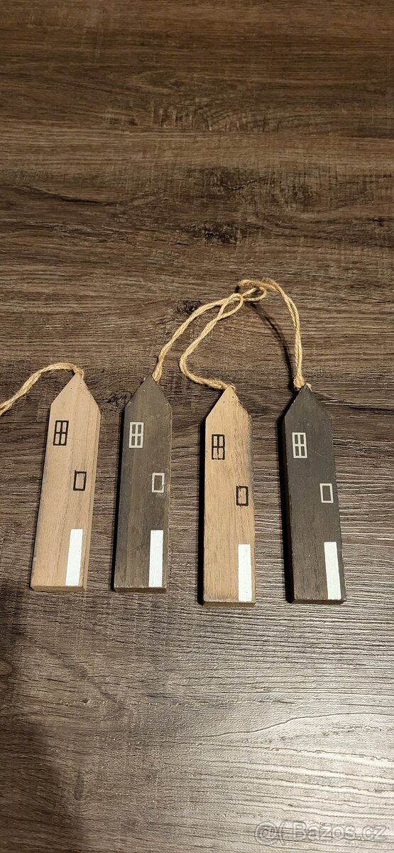 Dekorace dřevěné domečky