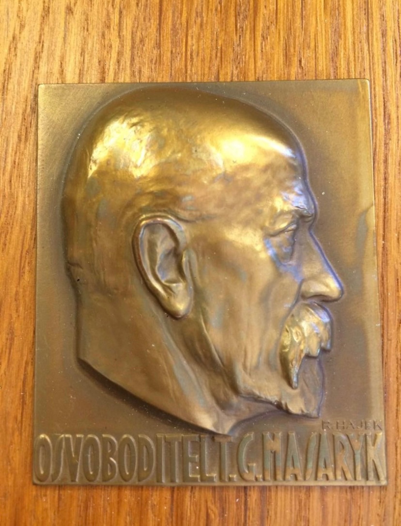 Párové portrétní plakety T. G. Masaryka a Edvarda Beneše