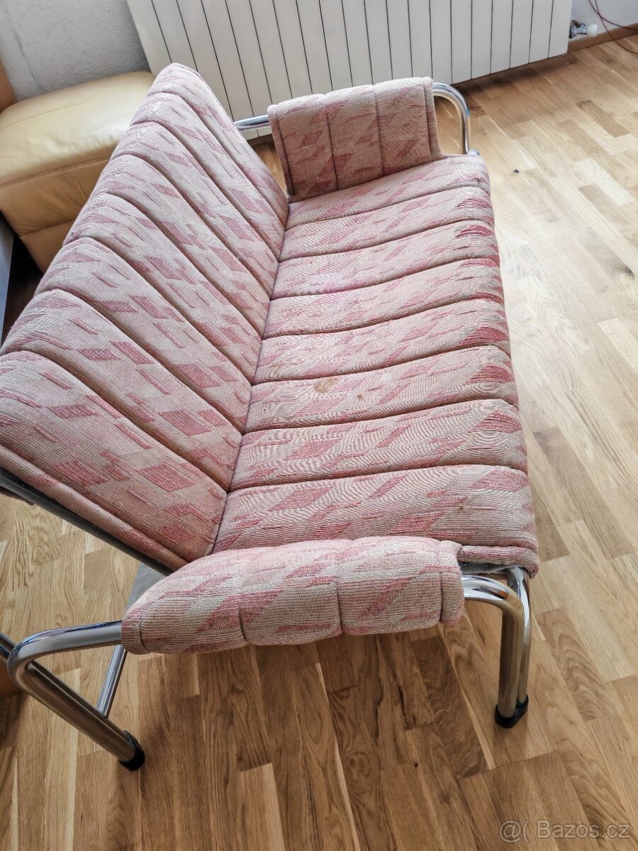Starší sedací soupravu
