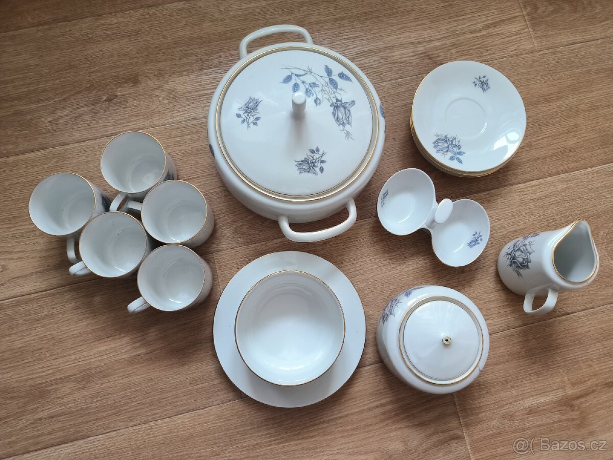 Sada starého zdobeného porcelánu
