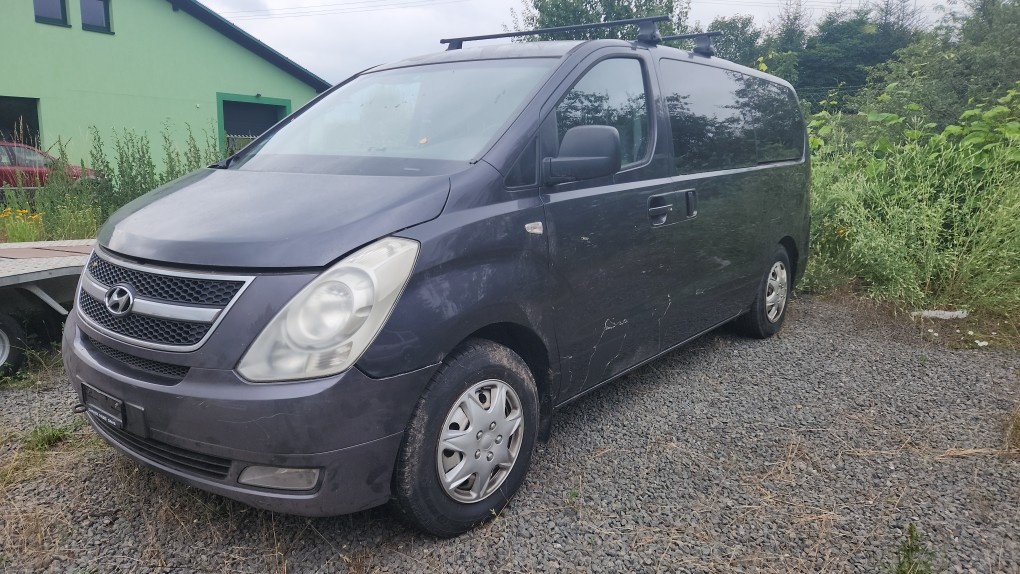 Hyundai H-1 People