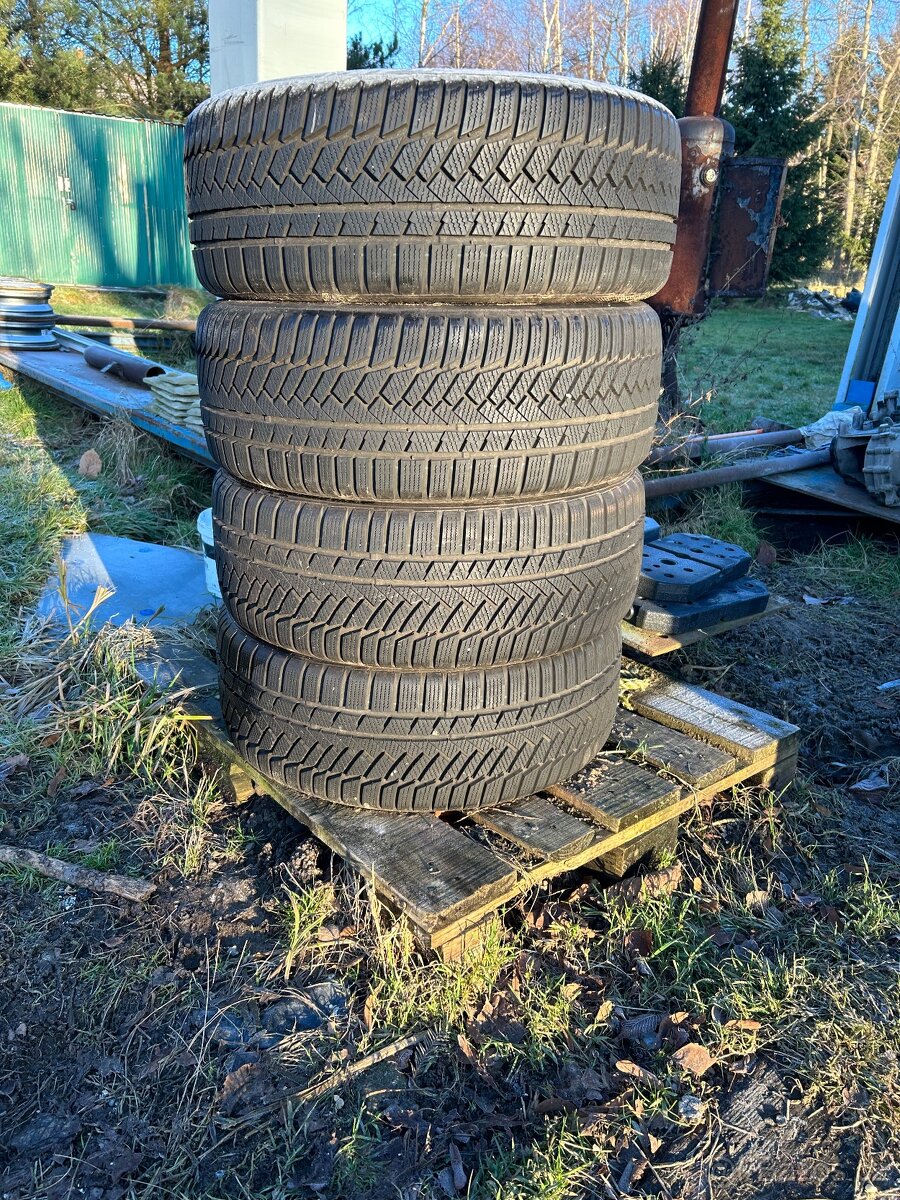 Zimní pneu 235/45 R18 98v XL Continental