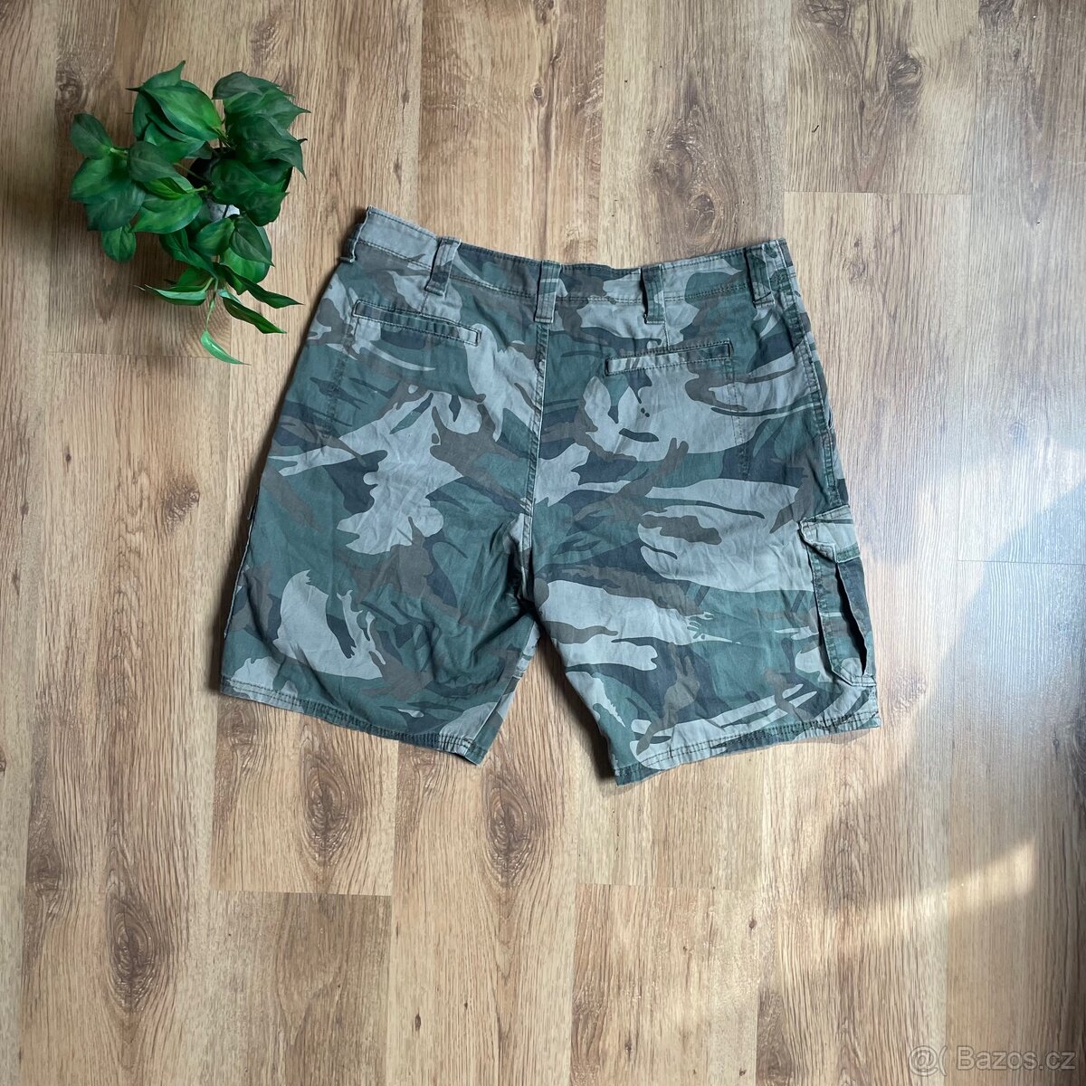 Maskáčové weangler cargo kratasy velikosti M