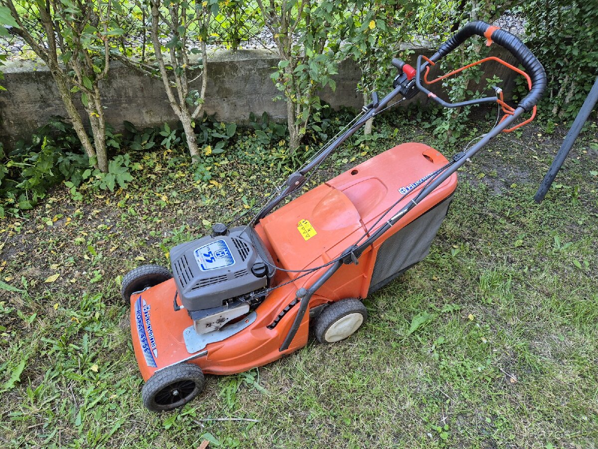 Sekačka Husqvarna Royal 49SE s pojezdem.
