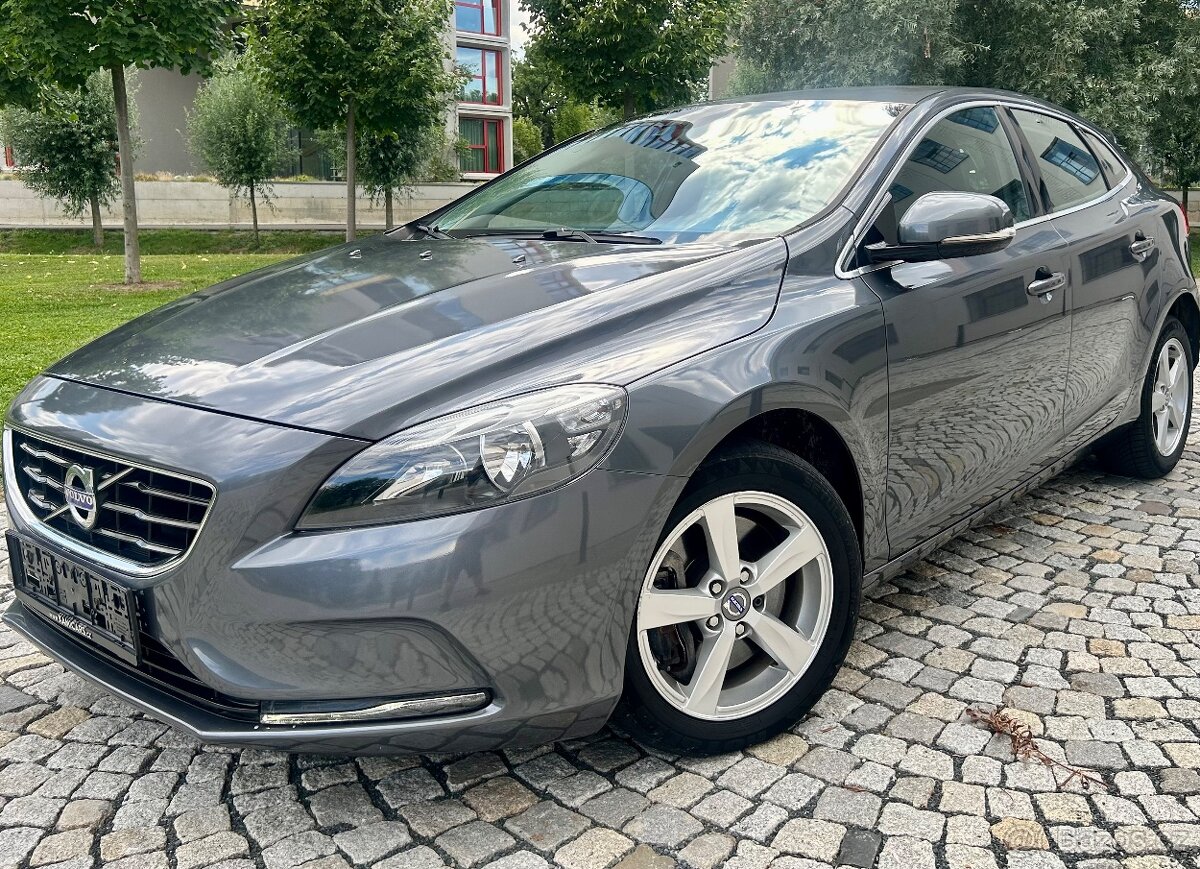 VOLVO V40 2.0D3 110KW 5VÁLEC-AUTOMAT-KAMERA-COCKPIT-98Tkm