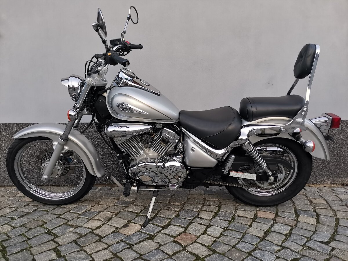 Suzuki Intruder 250