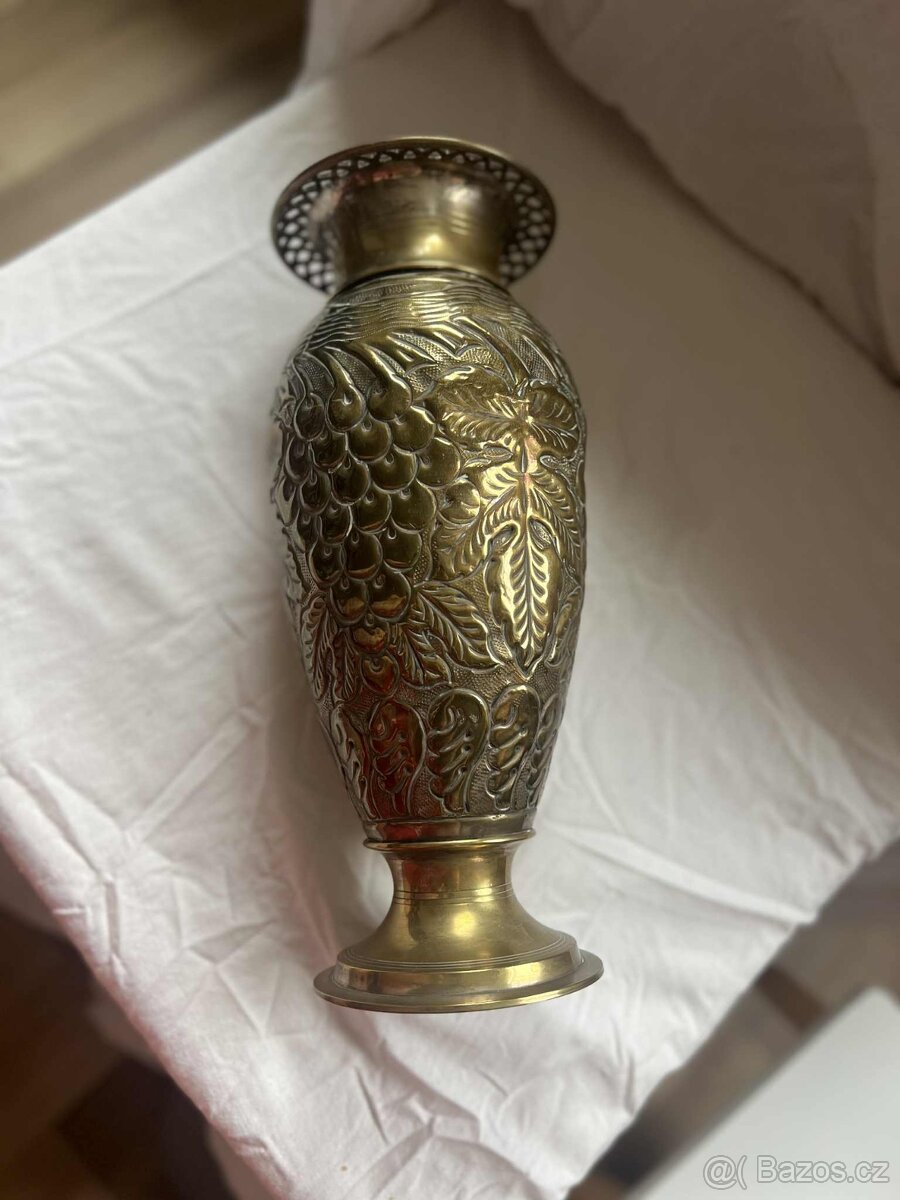 Mosazná váza