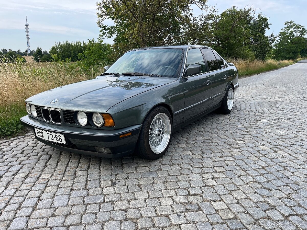 BMW e34 sedan 520i