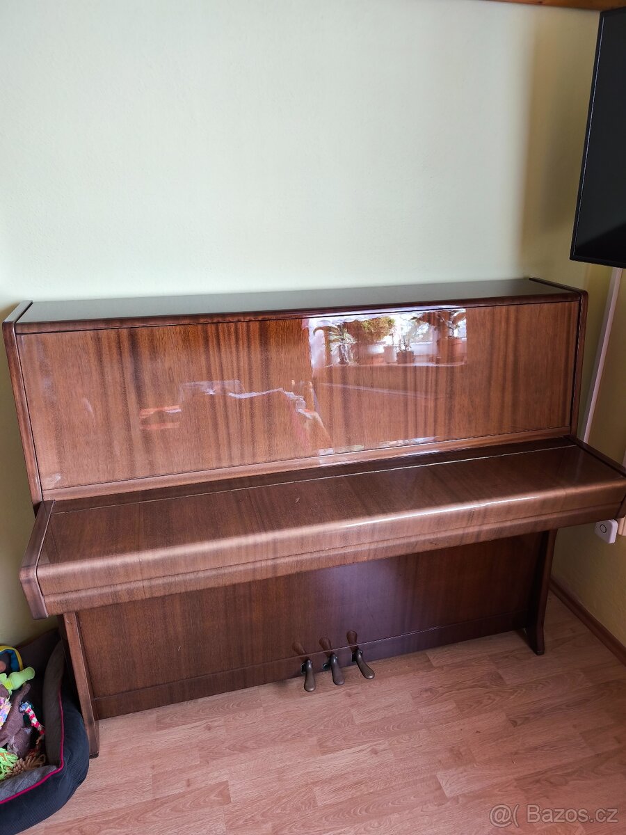 Pianino Petrof