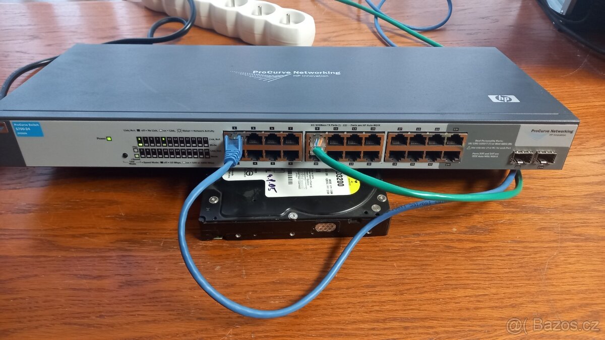 HP J9080A ProCurve 1700-24 Port Switch