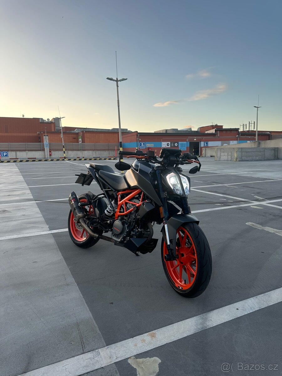 Ktm duke 125 black akrapovic (2021)