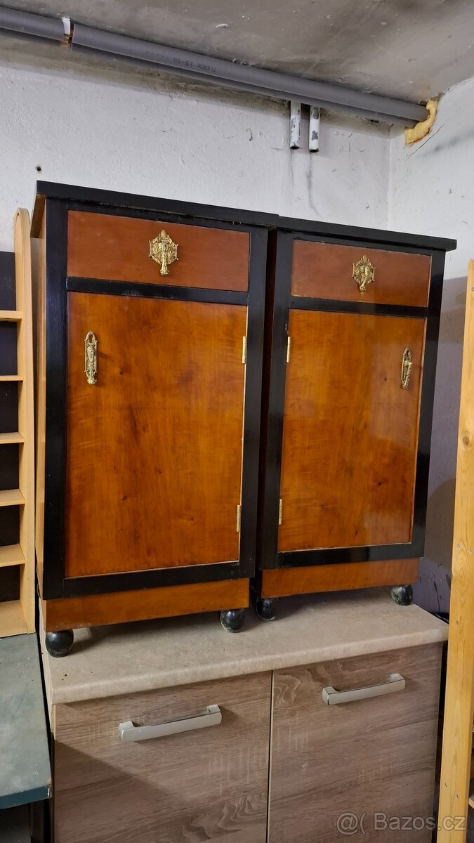 Starožitné noční stolky