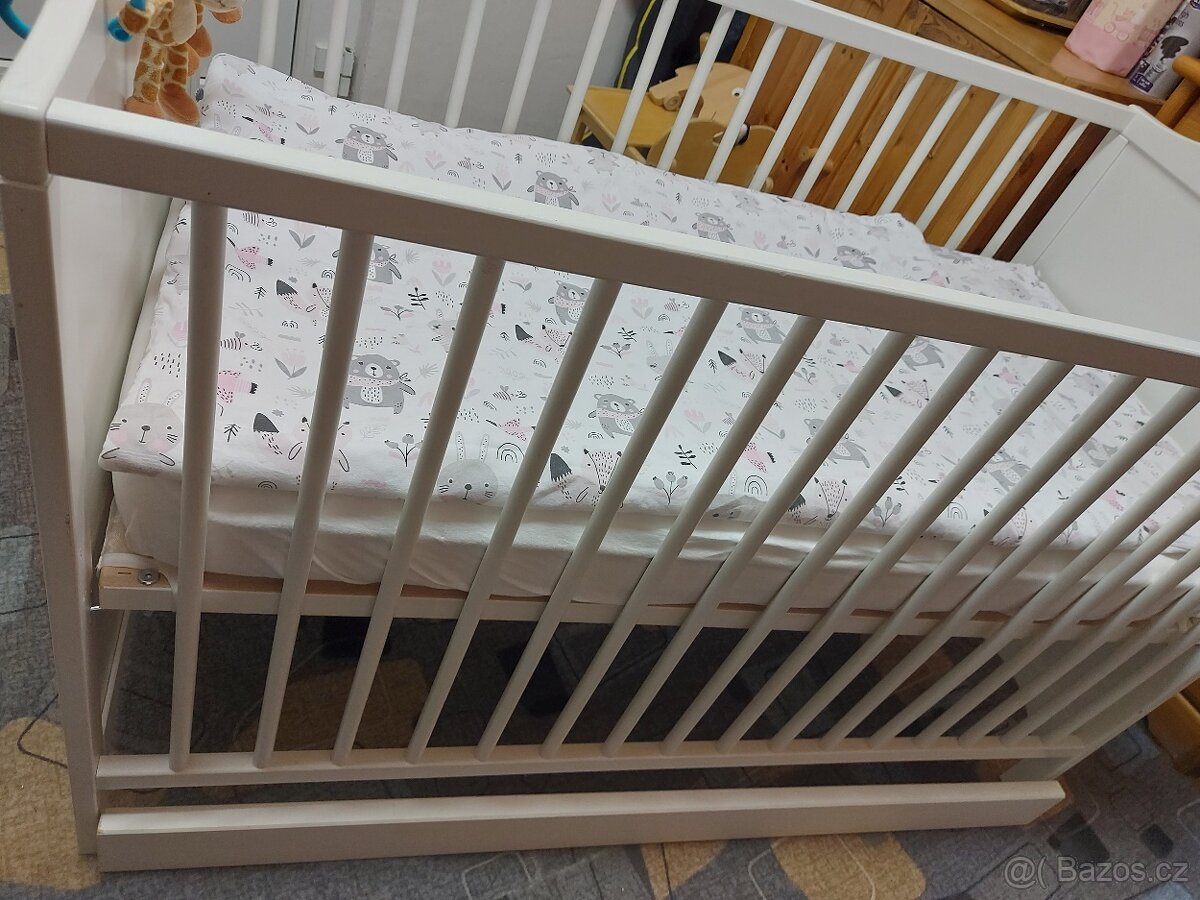 Detska postylka s vybavenim