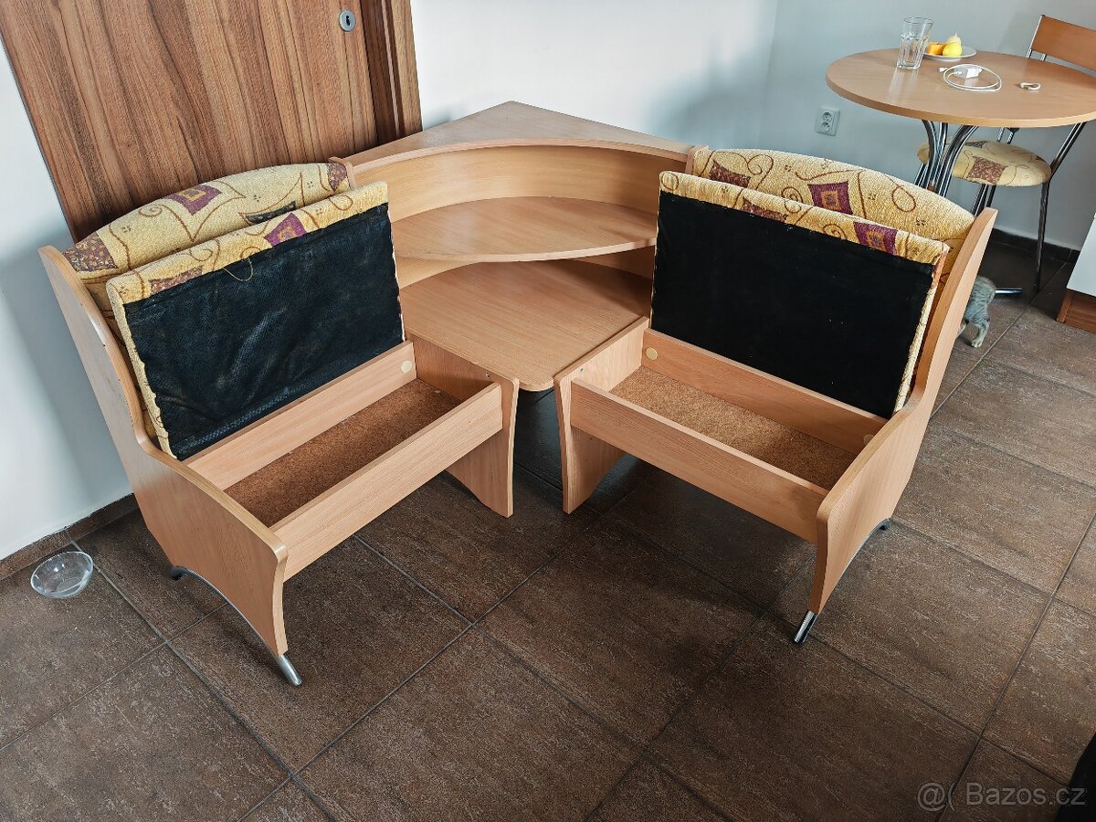 Rohová lavice s úložným prostorem