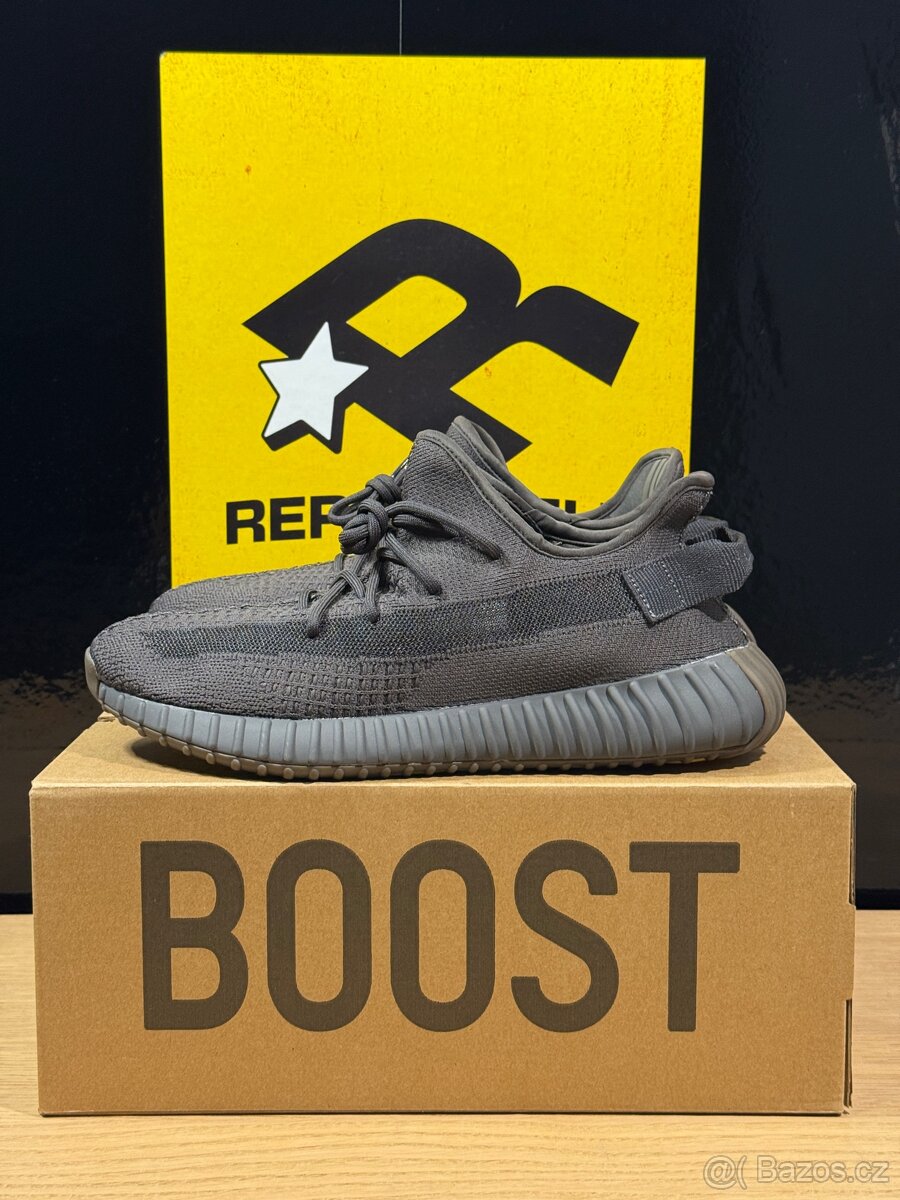 Adidas Yeezy boost 350 v2 black ray gum
