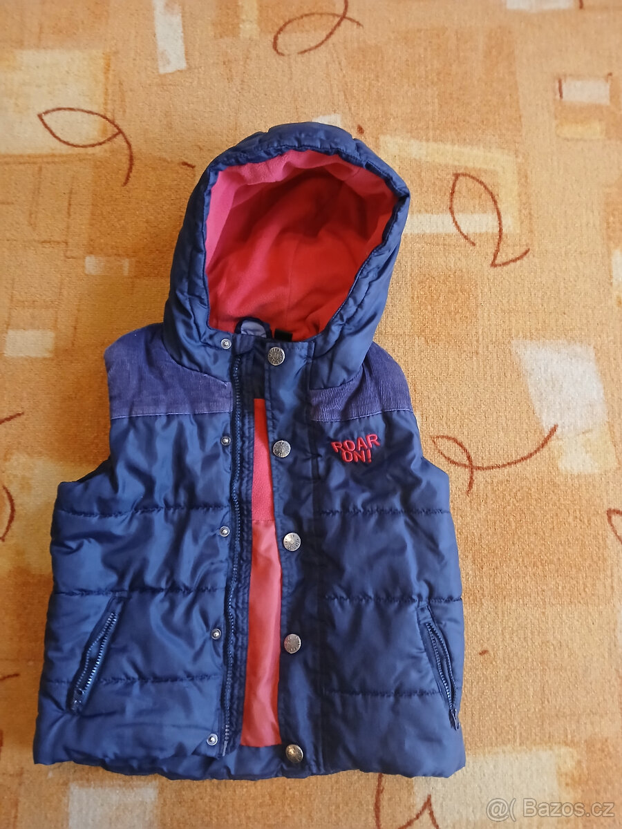 Teplá podzimní vesta vel. 110-116