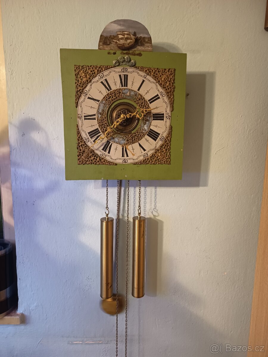 Velké nástěnné kyvadlové hodiny