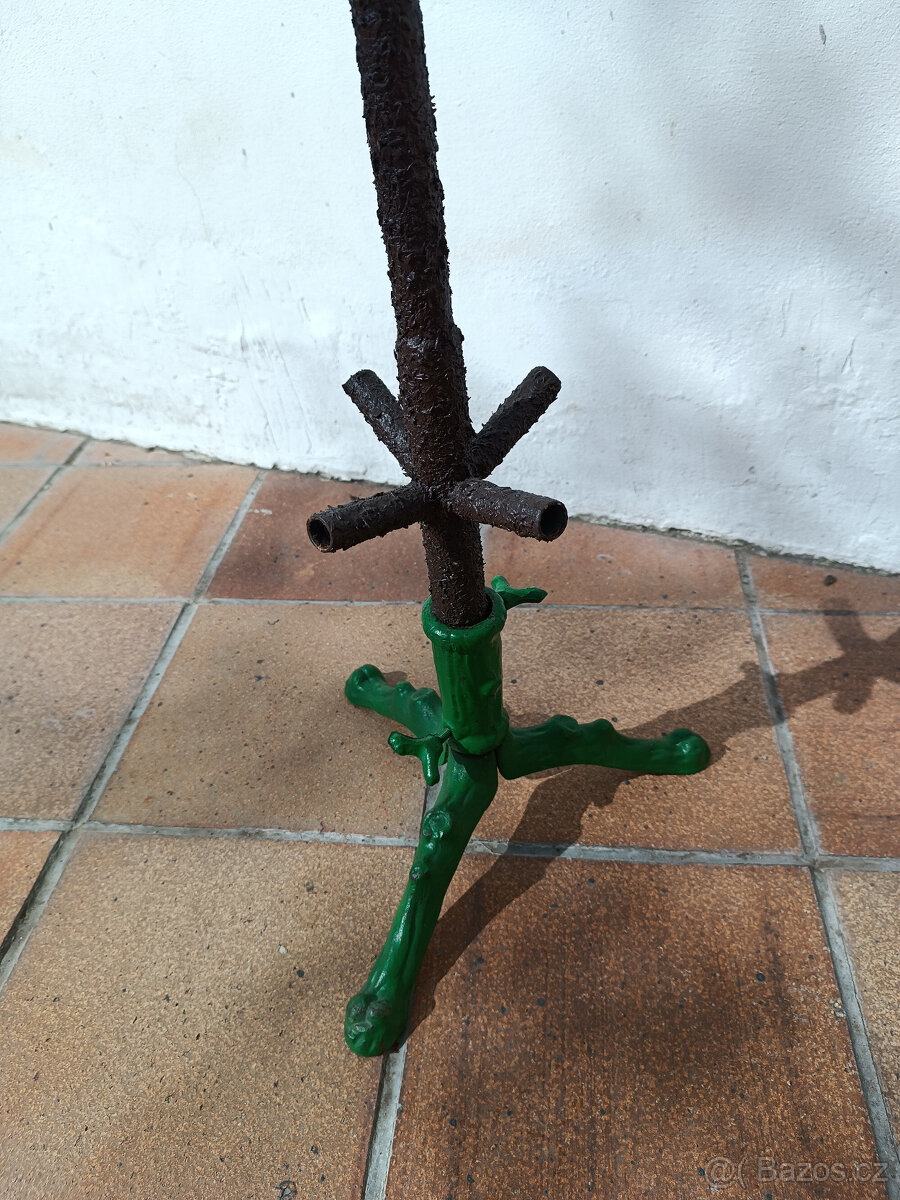 Stojan + kostra na vánoční stromeček