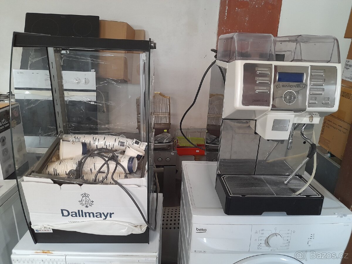 Kávovar + chladící vitrína