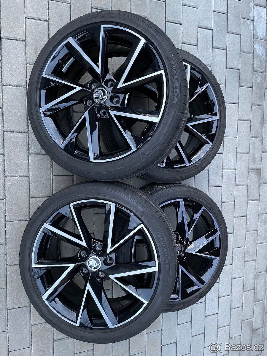Škoda Octavia III letní sada kol 18 VEGA 225 40