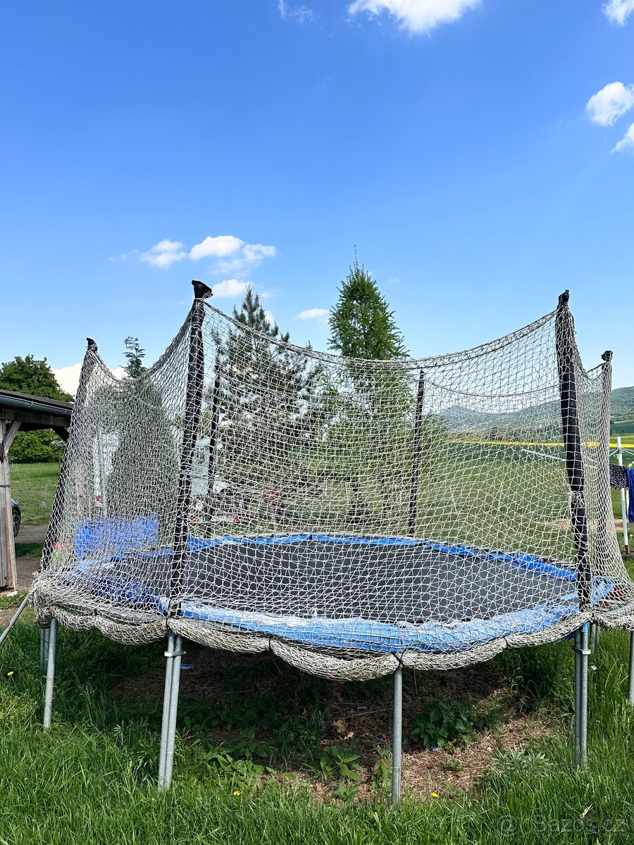 Trampolína