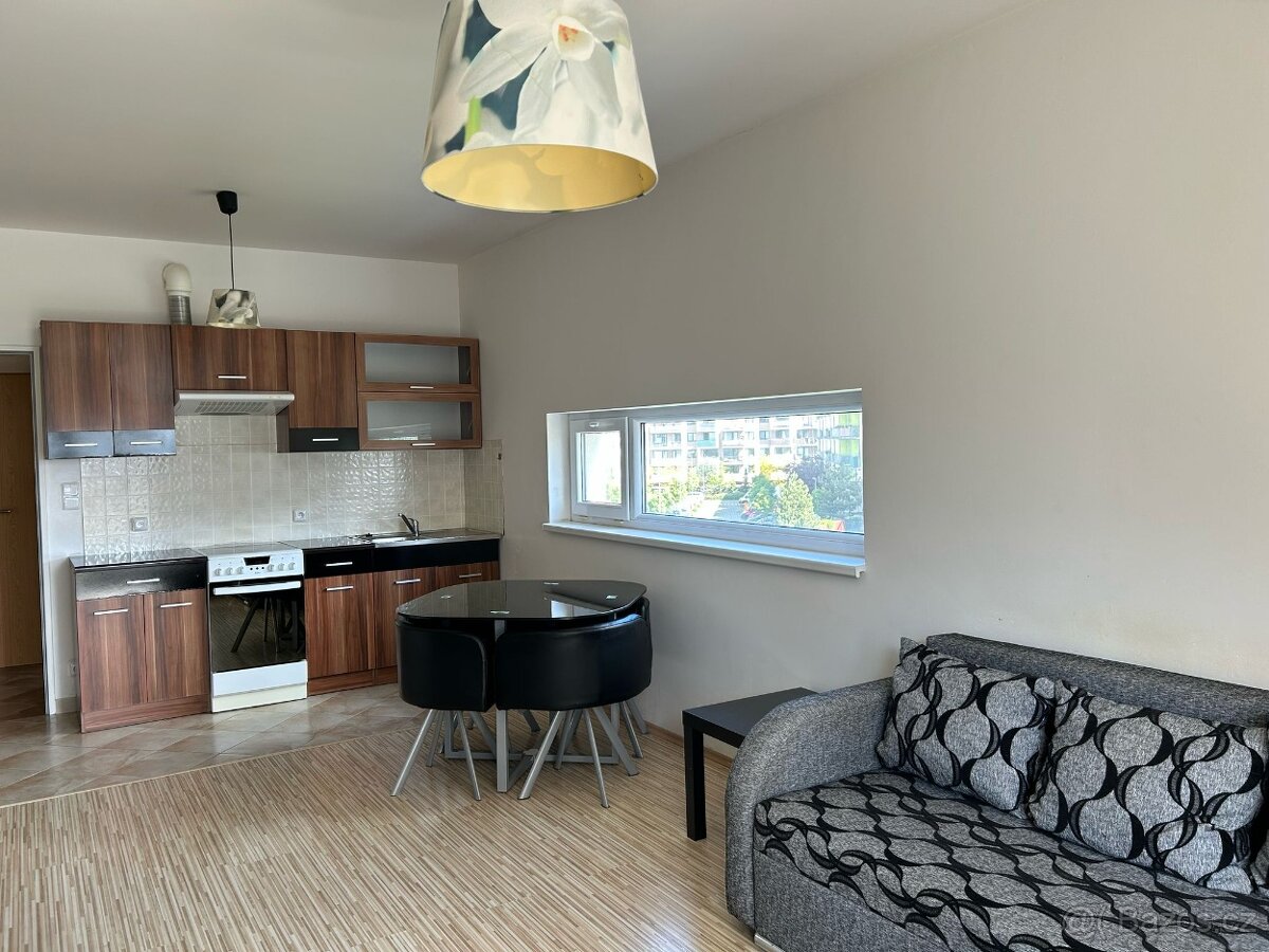 Pronájem bytu 2+KK 56 m2 ulice Makedonská Praha 9