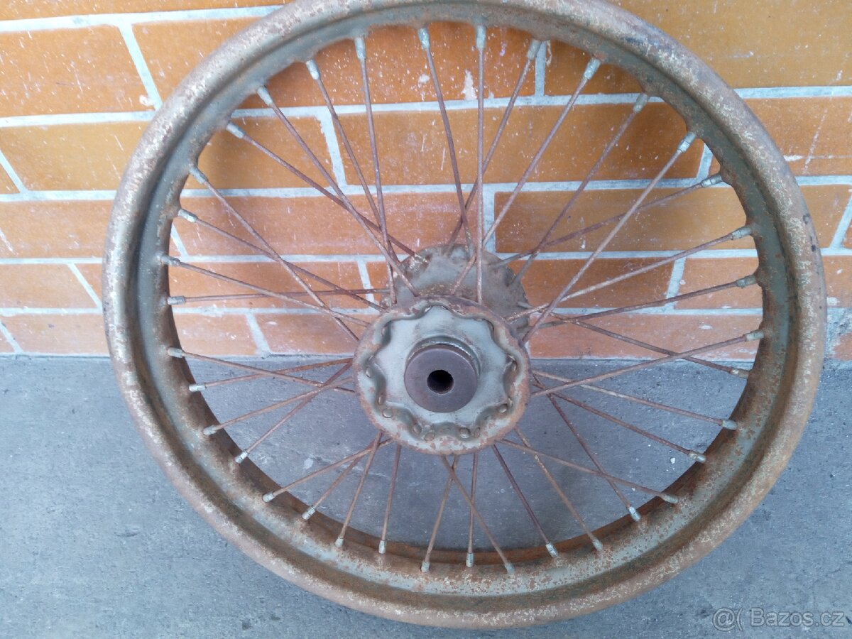 Jawa ČZ 125, 150 zadní kolo