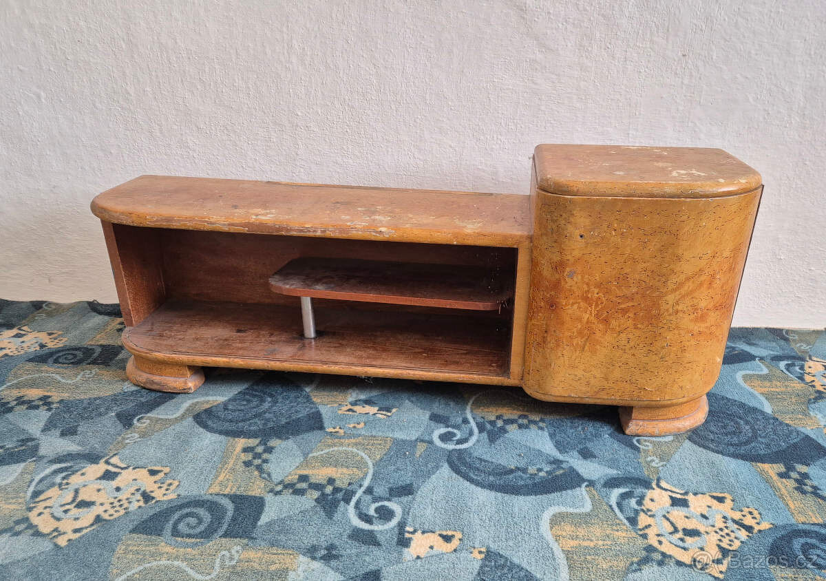 Stará skříňka, asi 60. léta