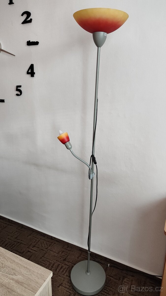 Stojací lampa