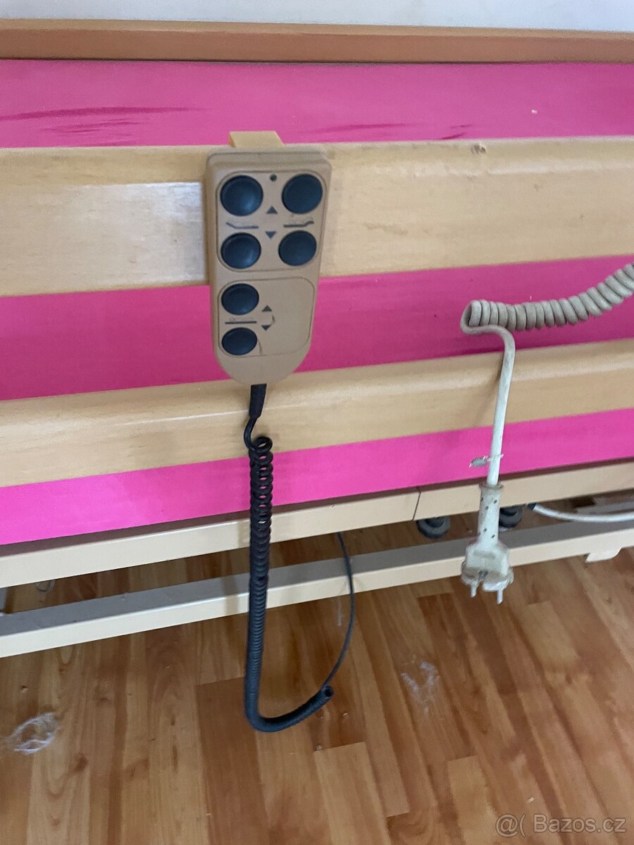 Elektrická polohovací postel