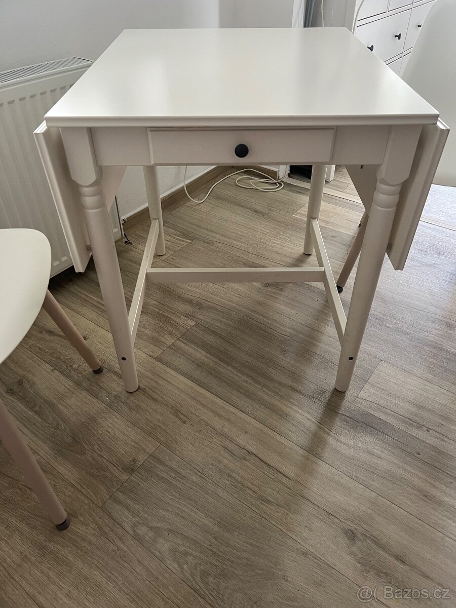 Rozkládací malý stůl + 2 židle IKEA