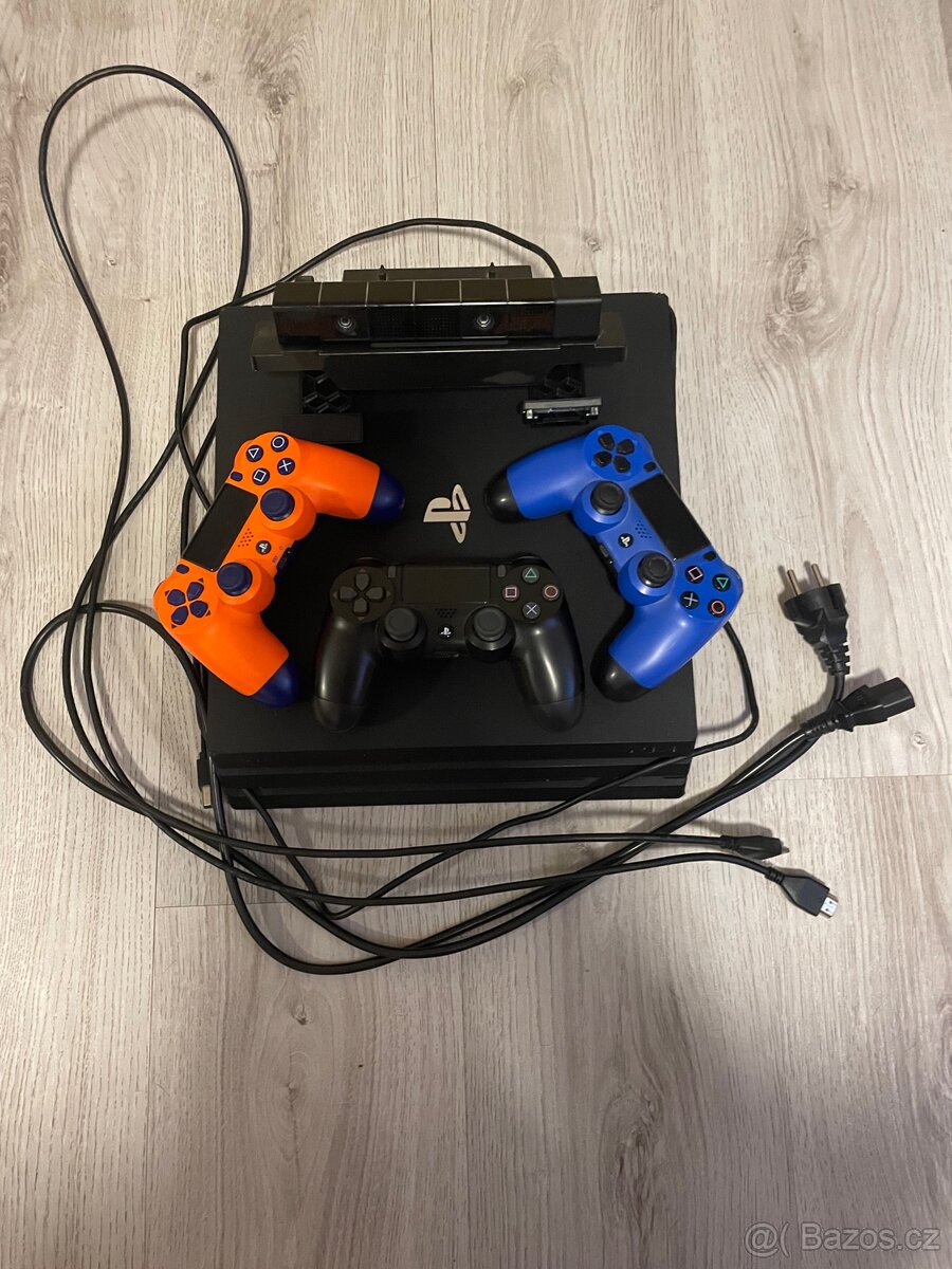 PS4 pro 1TB + 3 ovladače + ps4 kamera
