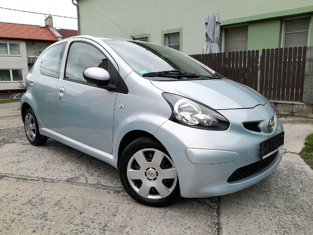 Toyota Aygo 1.0i 50kW rok 2009 naj.183tis. NOVÁ STK