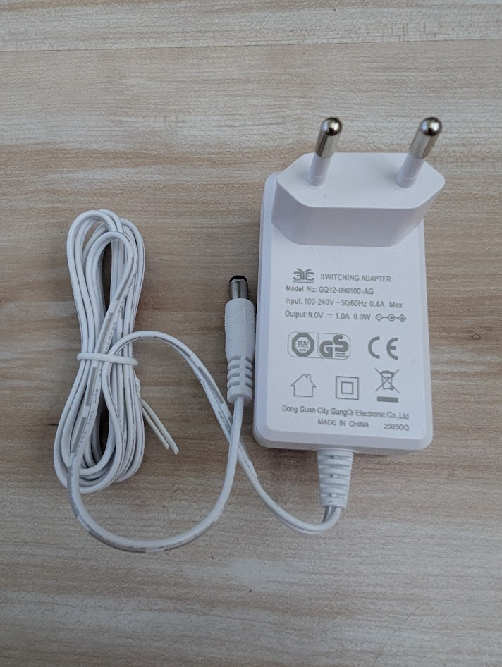 Napájecí adaptér GQ12-090100-AG (9.0V 1.0A 9.0W)