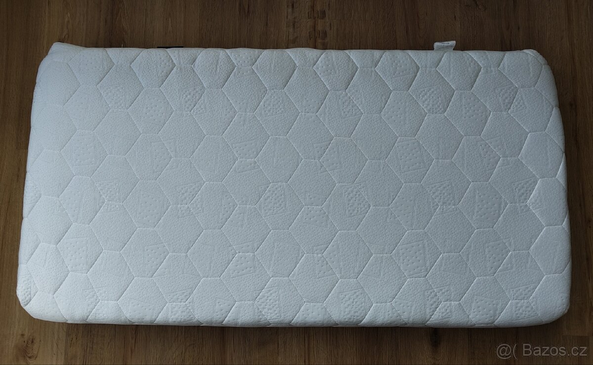 Dřevěná postýlka SOFIE 120x60cm (KLUPS) + matrace