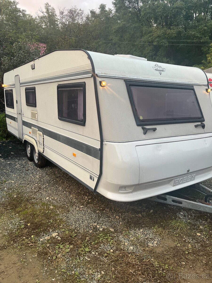 Karavan obytný přívěs Hobby de luxe