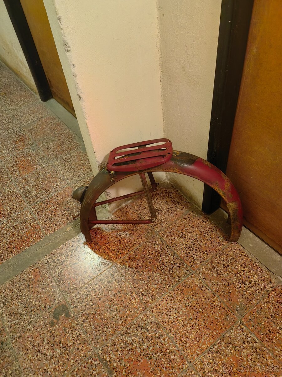 Jawa perak zadní blatník