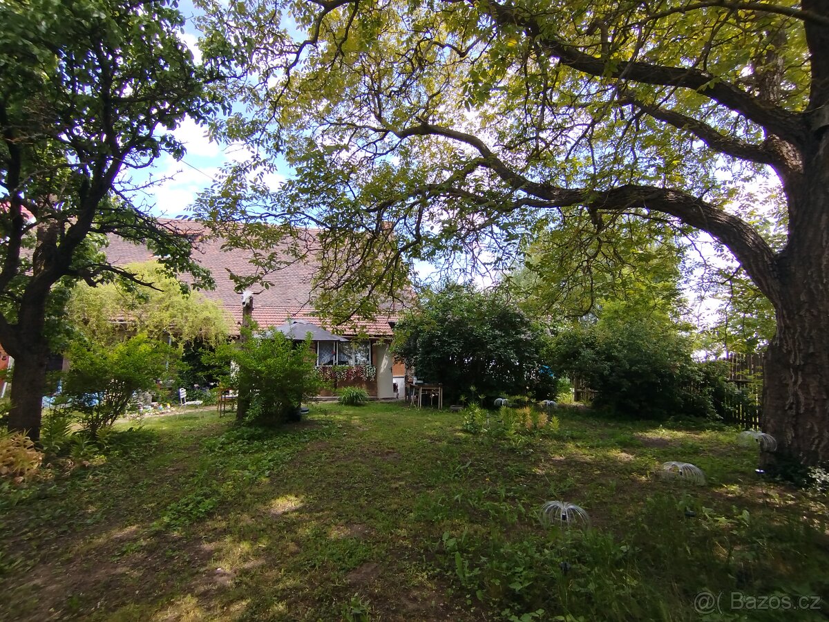 Prodej stavebního pozemku 1355 m²