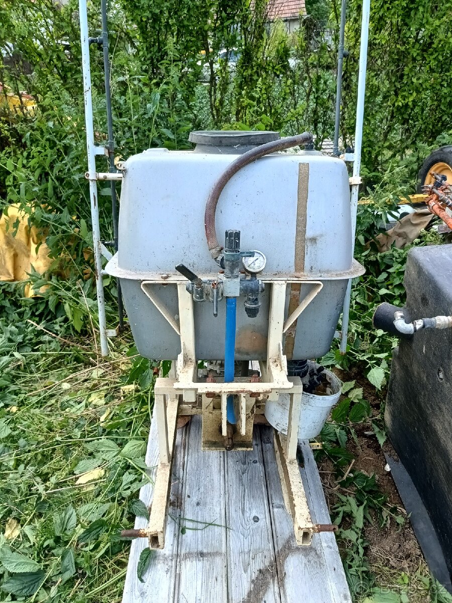 Postřikovač za malotraktor