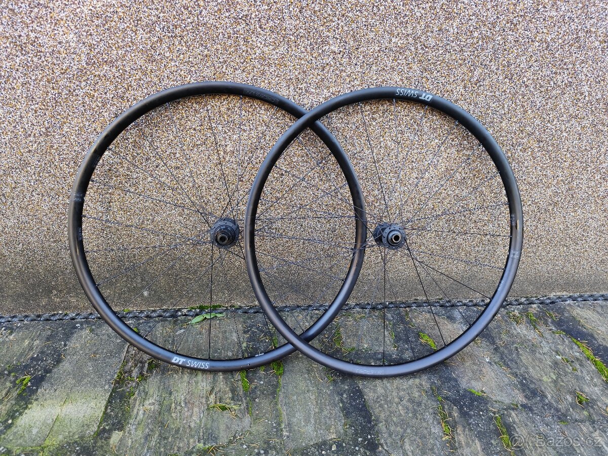 Zapletená kola DT Swiss Cross LN