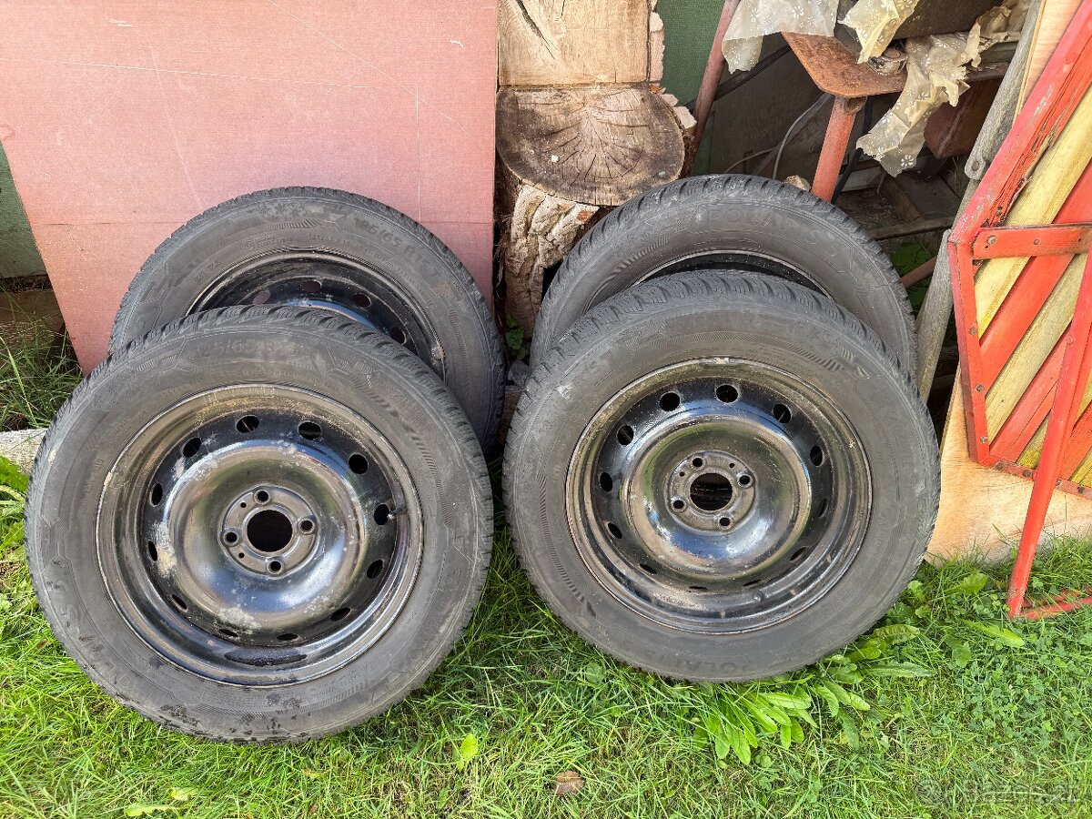 Plechová kola 15'' se zimní pneu Polaris 5 - Dacia Sandero