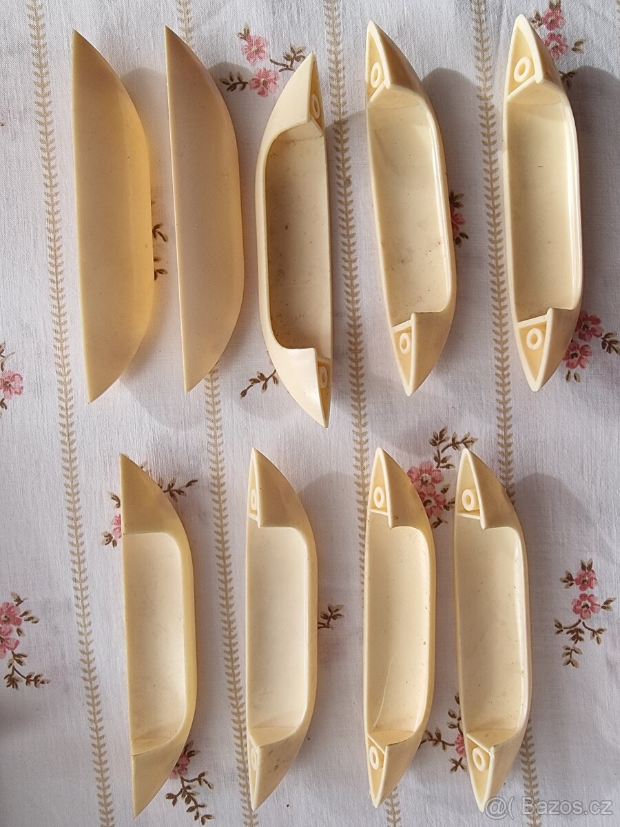 Prodám NOVE RETRO kuchyňské úchyty/madla/ do kuchyně.