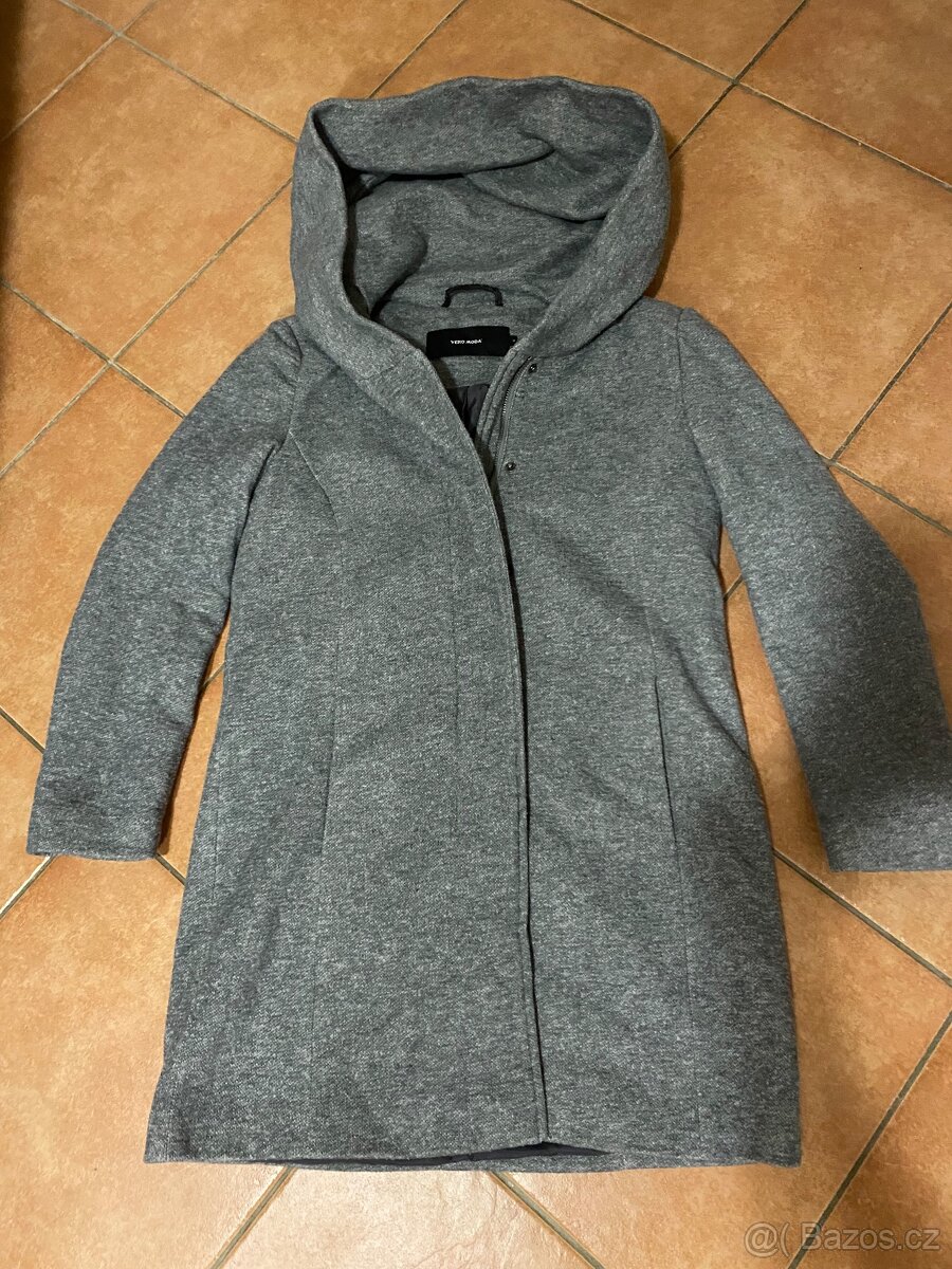 Mix zimních bund, kabátek, vesta