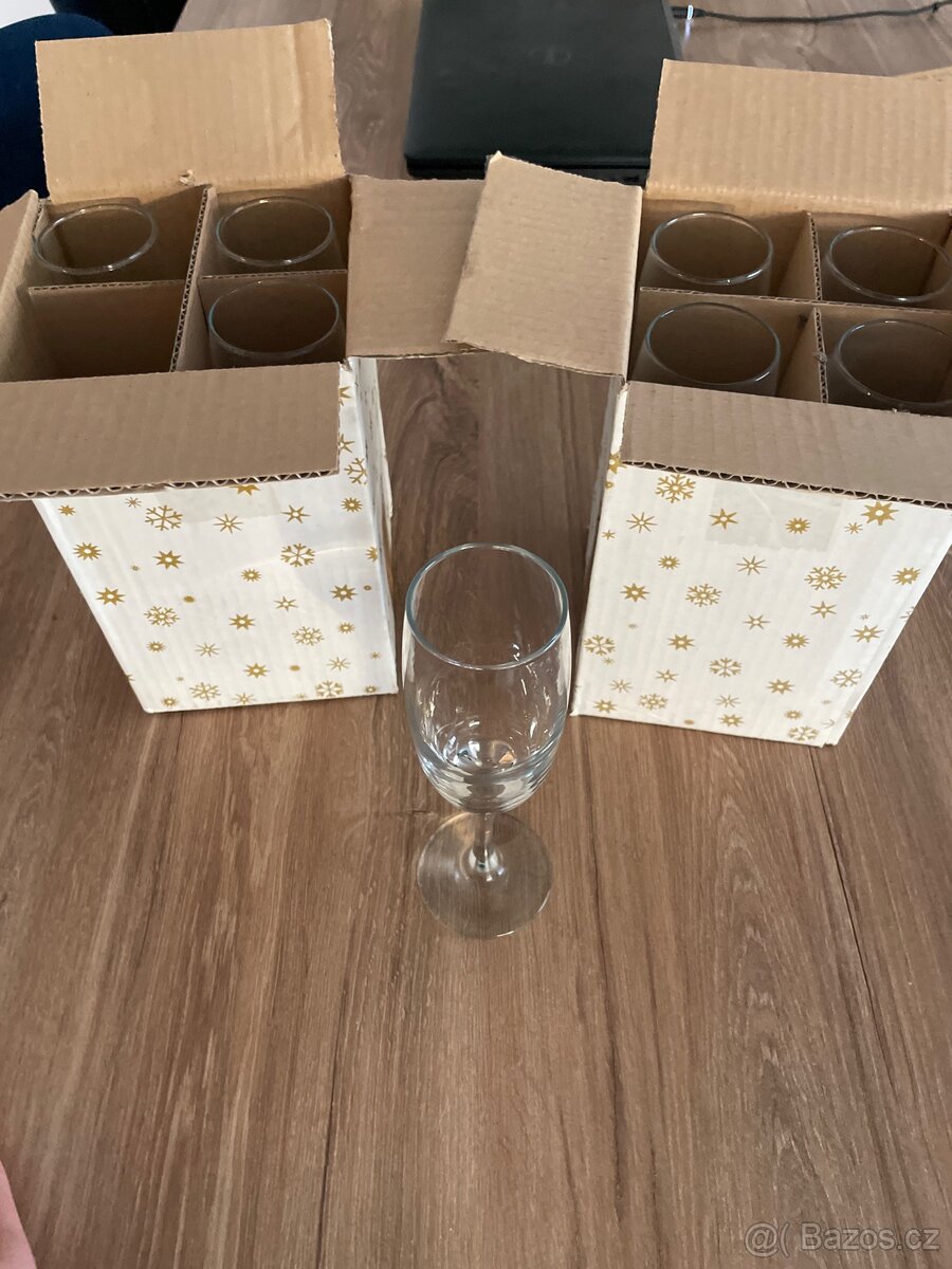 Skleničky na víno