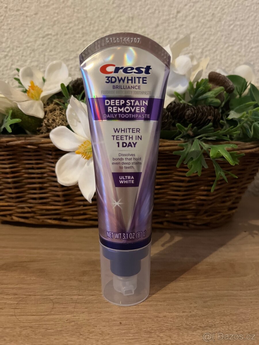 Bělící zubní pasta Crest z USA