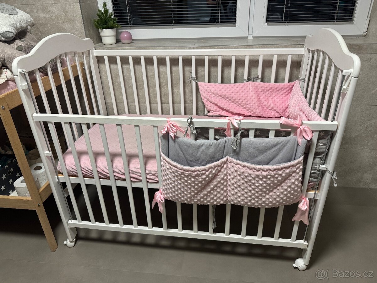 Bílá postýlka top stav