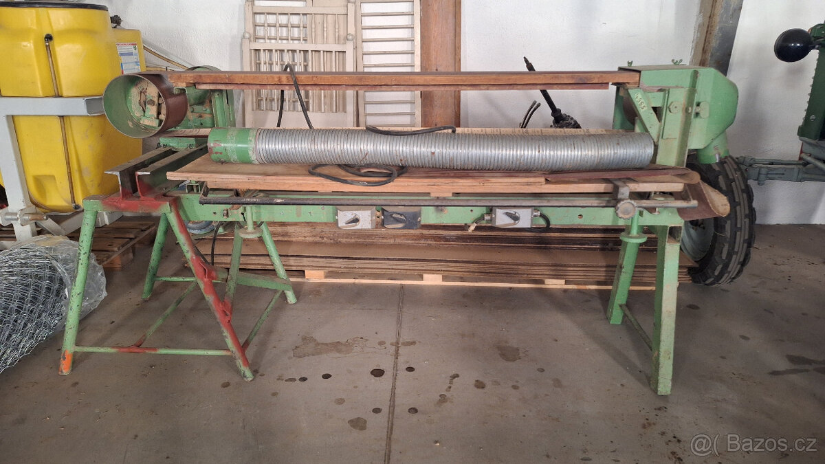 pásová bruska na dřevo