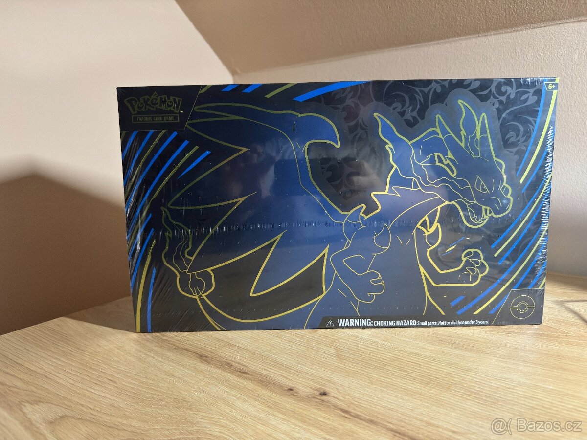 Pokémon TCG Mega Charizard Ultra Premium Collection