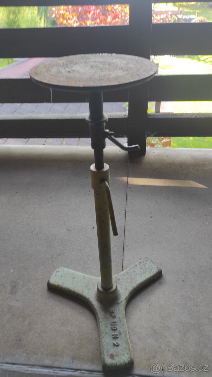 Malířský kruh se stojanem