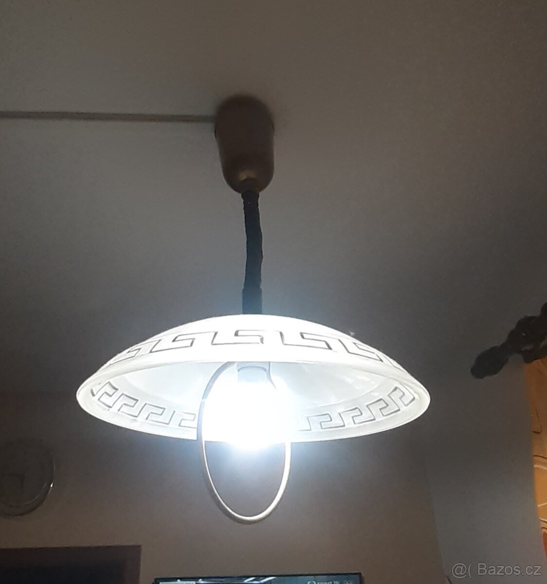 Lustr skleněný, stahovací.